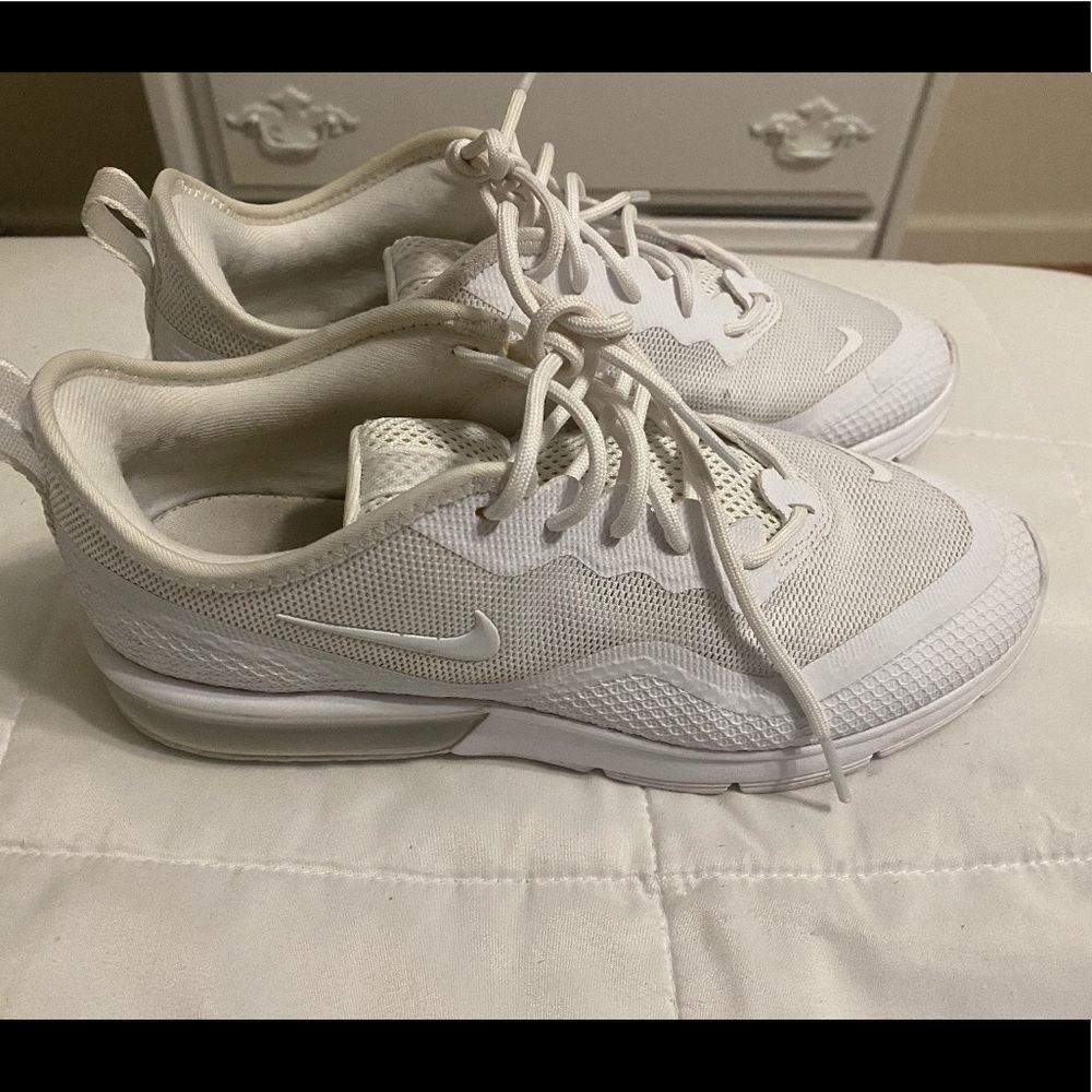 white nike air max